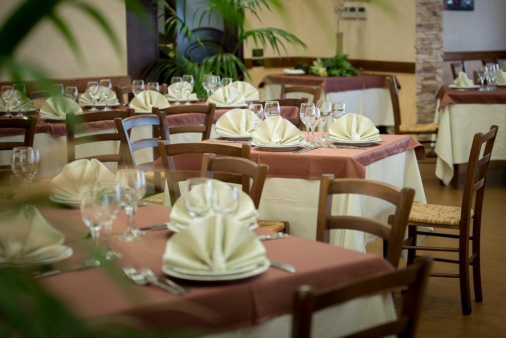 Valle Himara Pension Piana Degli Albanesi Buitenkant foto