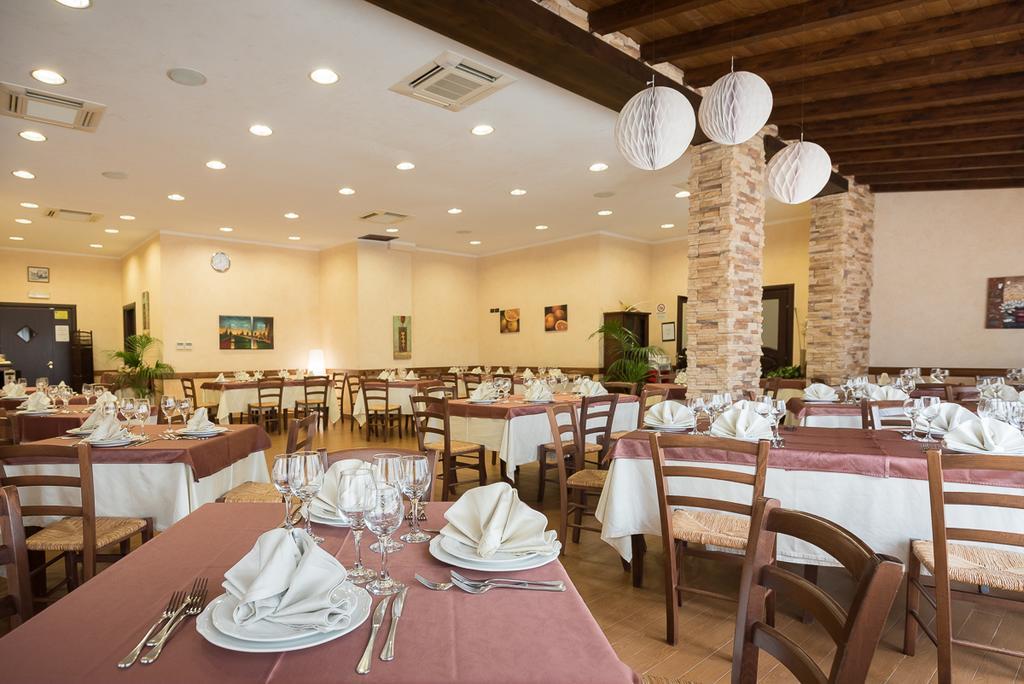 Valle Himara Pension Piana Degli Albanesi Buitenkant foto