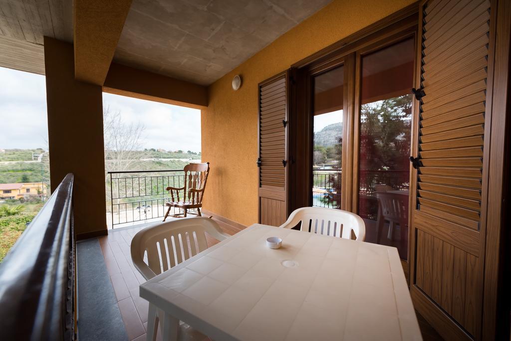Valle Himara Pension Piana Degli Albanesi Buitenkant foto